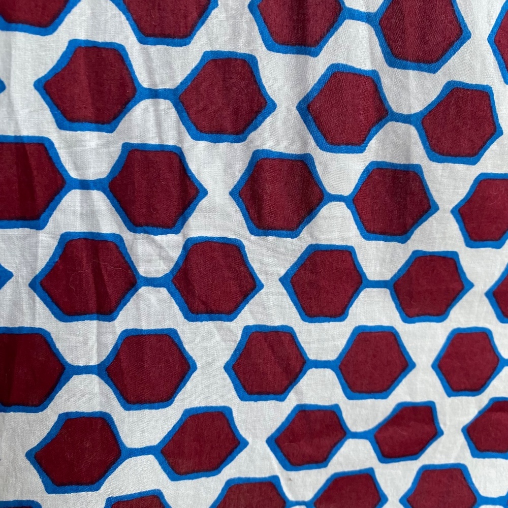 J. Crew cotton popover shirt in burgundy & blue hex pattern on white Size 6 - Picture 9 of 13